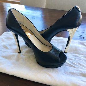 Perfect condition Michael kors open toed pumps